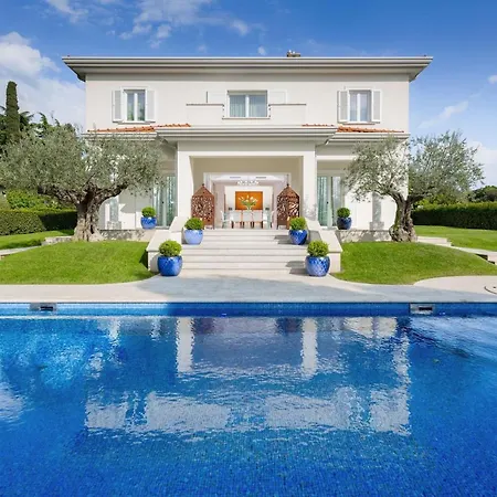 Helena Villa